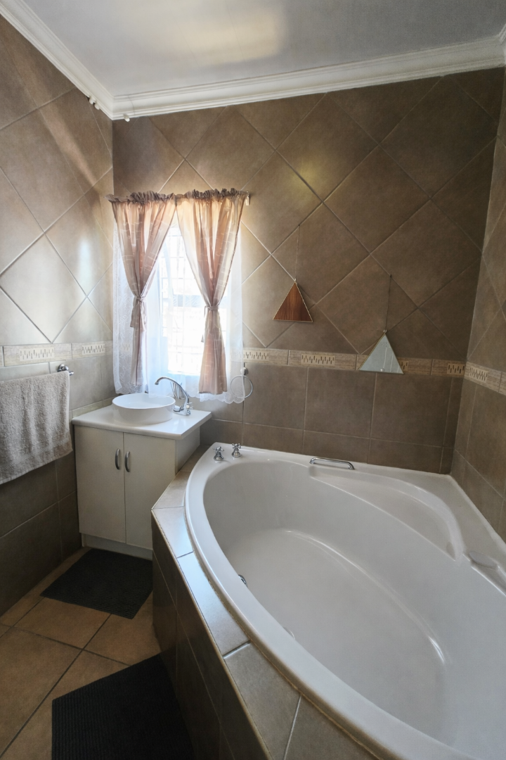 3 Bedroom Property for Sale in Flamwood North West